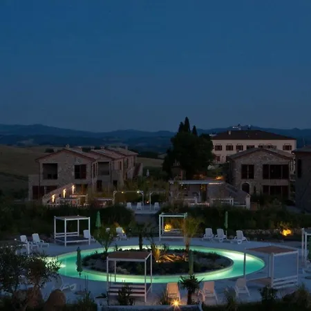 Mit Garten, Gemeinschaftspool Und Terrasse Volterra