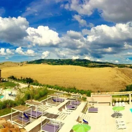 Mit Garten, Gemeinschaftspool Und Terrasse * Volterra