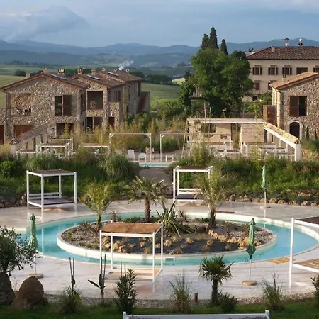 Mit Garten, Gemeinschaftspool Und Terrasse Volterra
